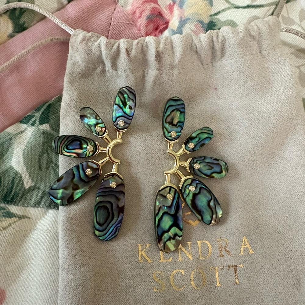 Kendra Scott Ashlyn Shell Half Flower Statement Earrings - Picture 3 of 4